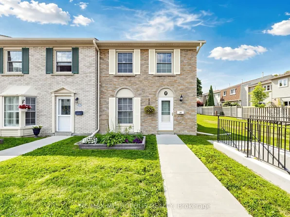 580 Eyer Dr #96, Pickering, ON L1W 3B7