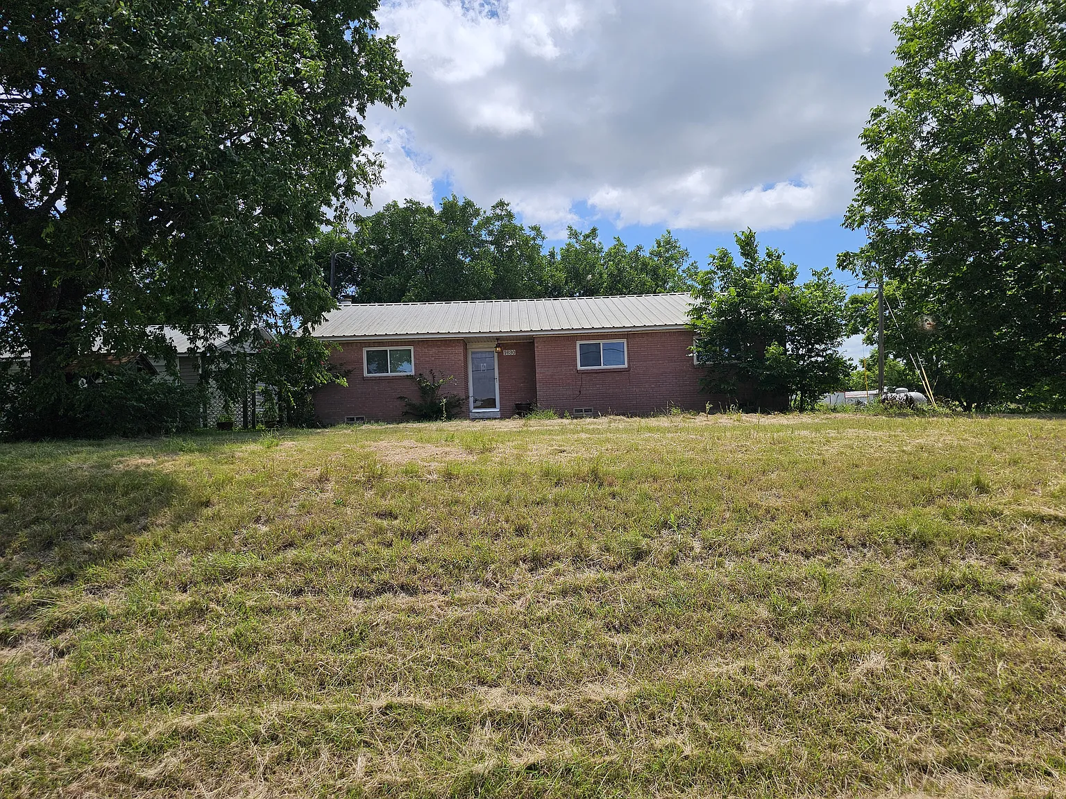 3 bed, 1.5 bath, 1429 sqft, $2,200 — Photo 3