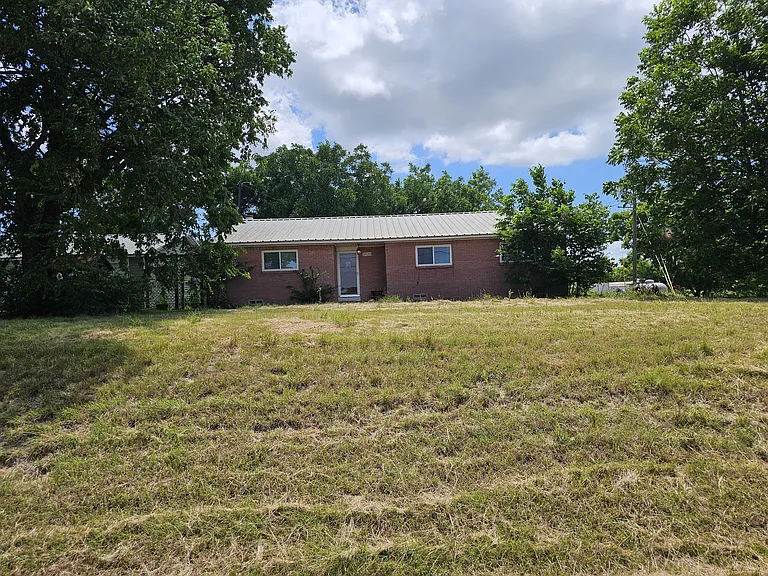 1630 Milrany Ln — Photo 3
