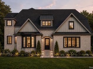 31264 Coachlight Ln, Bingham Farms, MI 48025