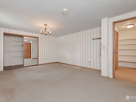 4th image of 604 W Eagle Street