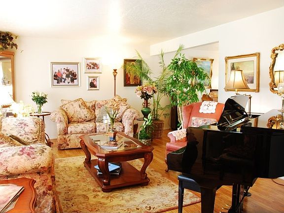 Main Level: Living Room