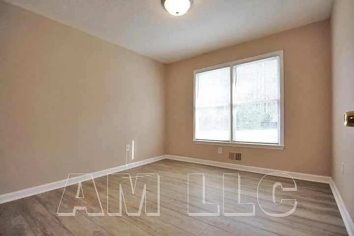 401 Oak Landing Cir — Photo 11