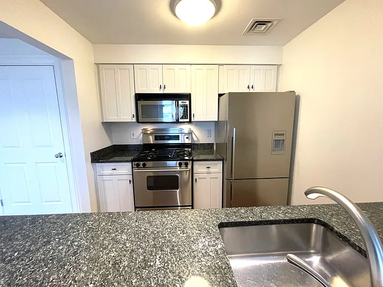 1597 Washington St #400 — Photo 7
