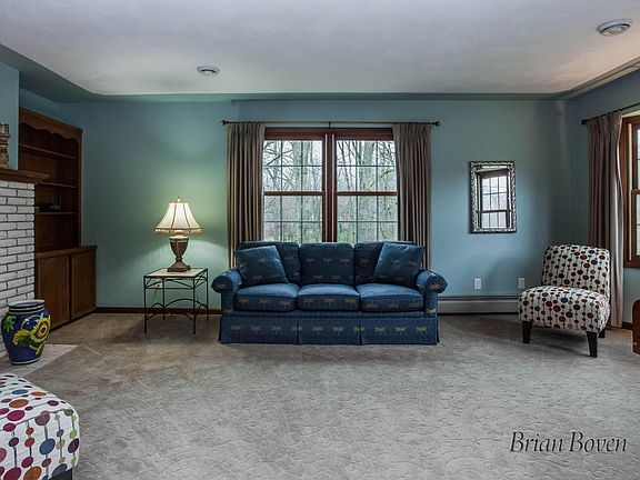 4th image of 3256 Grand River Dr NE
