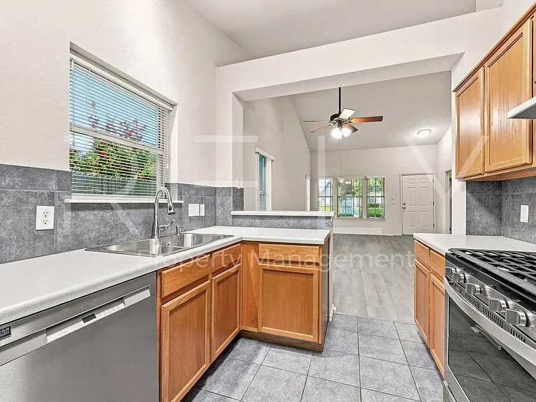 103 Prairie Springs Loop — Photo 14