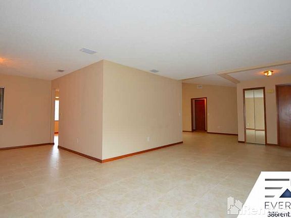 5th image of 64 Parkway Dr