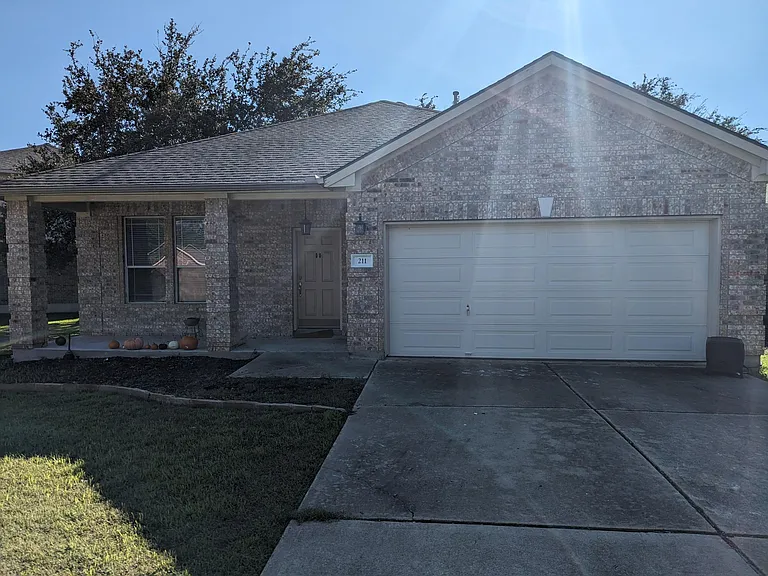 211 Arrowhead Trl — Photo 1