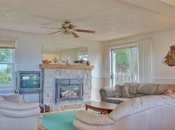 3rd image of 5298 NE 53rd Dr