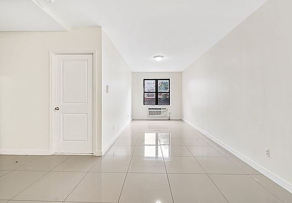 5th image of 419 Gates Ave APT 2R