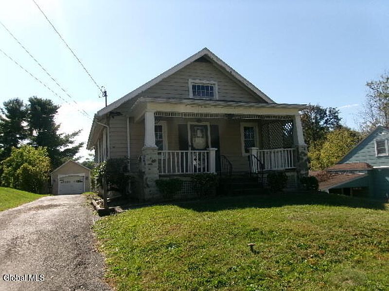 3rd image of 216 Hudson Avenue