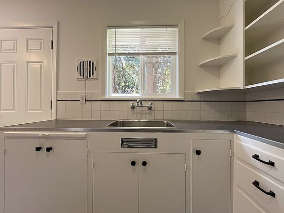 4th image of 14095 SE Redwood Ave #3