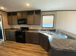 28 Swan Ln, Beecher, IL 60401