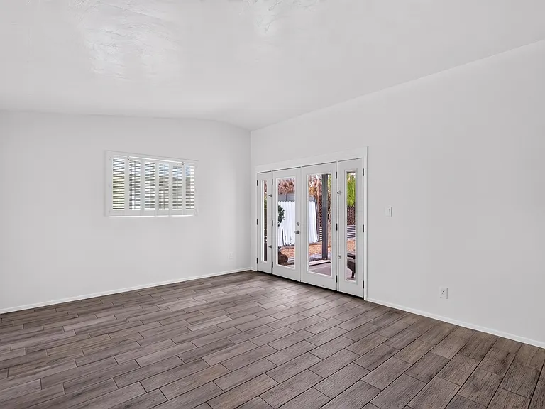 4720 N Miller Rd — Photo 10