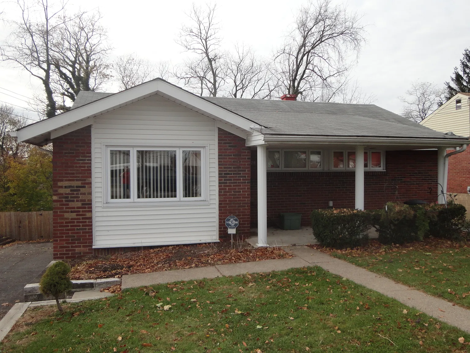229 Kingston Dr photo 1