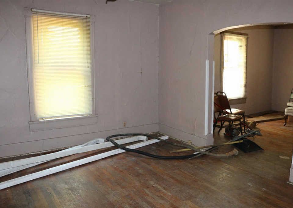 2nd image of 1103 N Chautauqua Ave