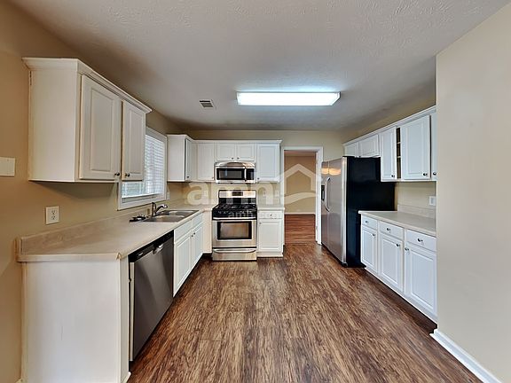 3rd image of 1014 Elsberry Dr