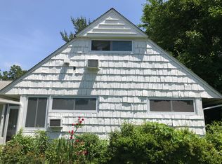 5 Market Ln, Great Neck, NY 11020