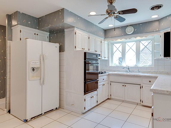 3rd image of 7845 N Nora Ave