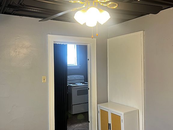 4th image of 598 Flora Ave #598