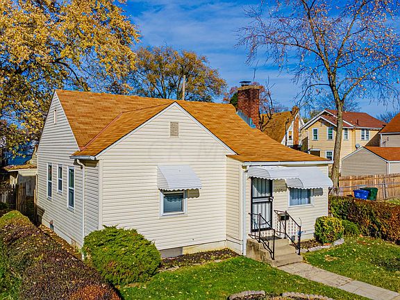 3rd image of 1352 E Blake Ave