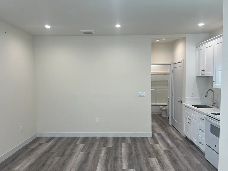 11616 Hamlin St #11620 — Photo 5