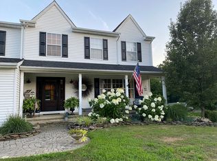 32 Long Acre Dr, Cream Ridge, NJ 08514