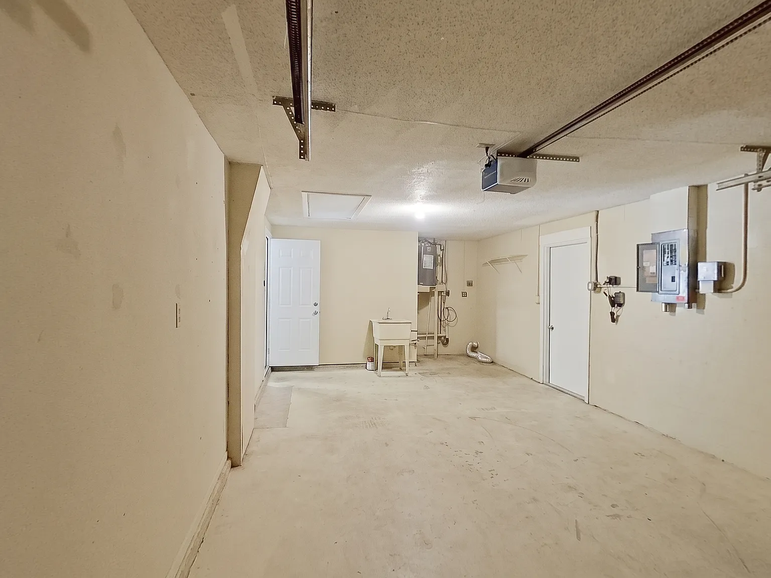3 bed, 1284 sqft, $1,717 — Photo 3