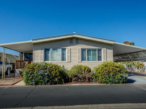 49 Embassy Dr, Woodland, CA 95776