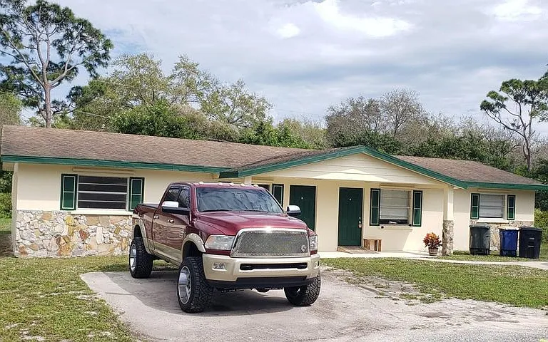 802 N Lake Dr #B — Photo 1