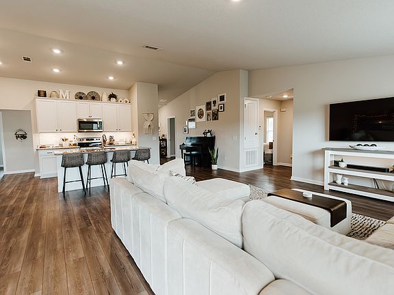 3rd image of 5934 Diligence Ct