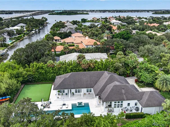 790 Lake Dr, Vero Beach, FL 32963