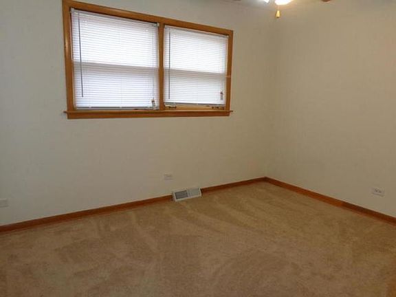 5th image of 14341 Dorchester Ave
