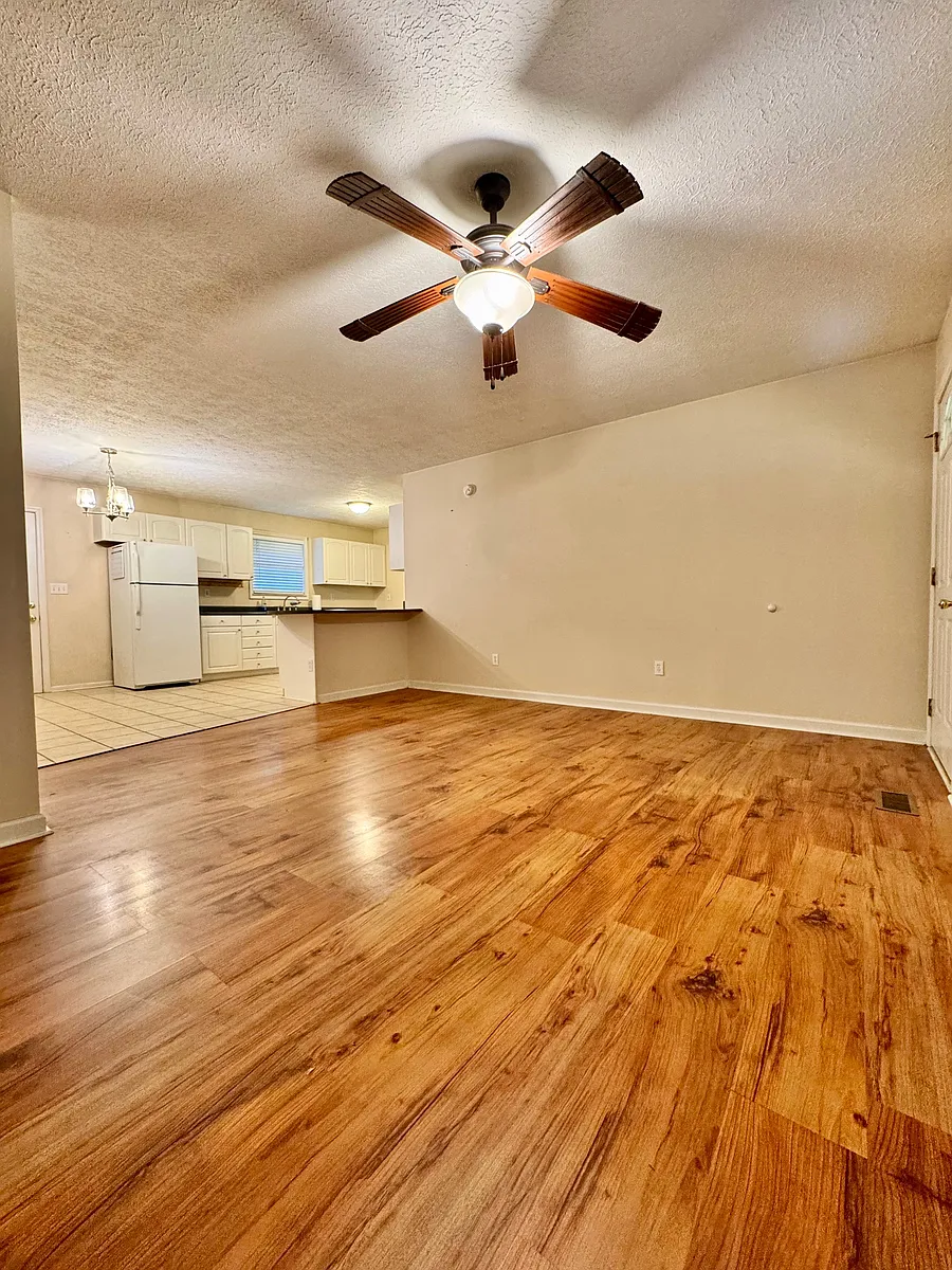Building Photo - 480 Forest Hills Dr