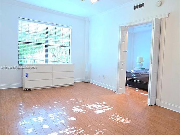 2nd image of 934 Michigan Ave APT 109