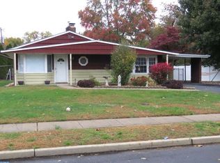 37 Wisteria Ln, Levittown, PA 19054