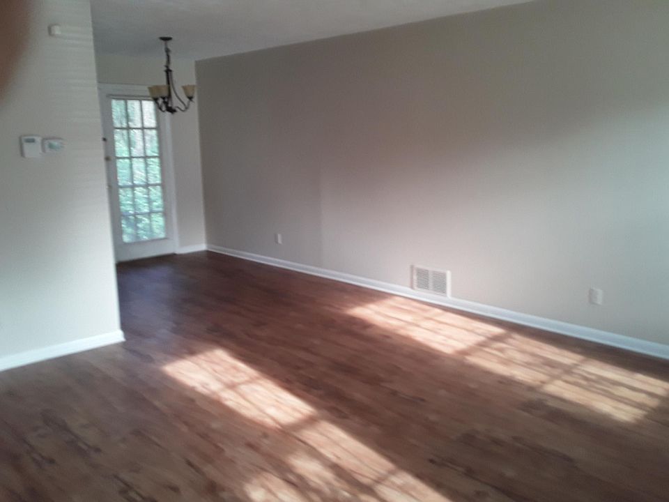 Living/dining area