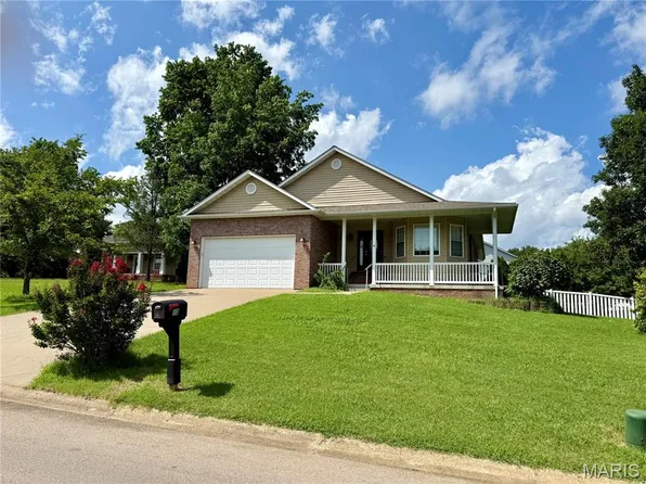 101 Robby Ln, Farmington, MO 63640