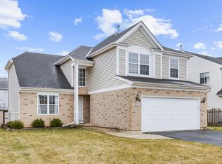 25 Emerald Dr, Streamwood, IL
