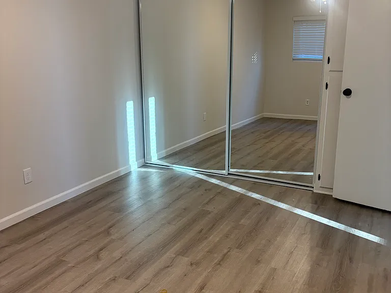 4361 Winona Ave #1 — Photo 19