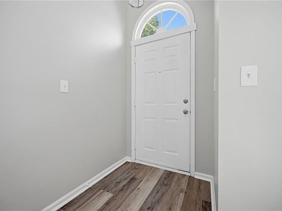 4th image of 964 Saint Andrews Reach APT B