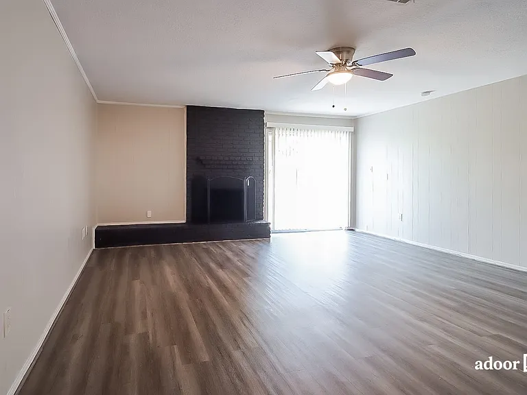 210 Castlewood Dr — Photo 8