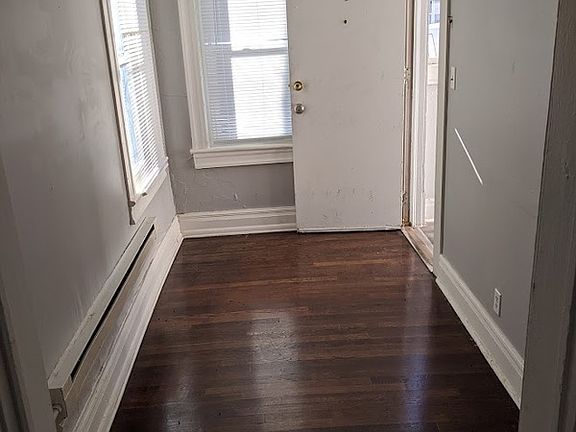 2nd image of 2214 D St APT 1