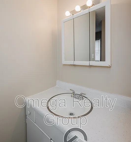 Camelot Apartments — Photo 34