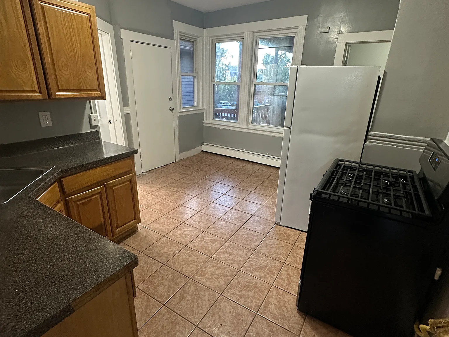 605 Wethersfield Ave — Photo 2