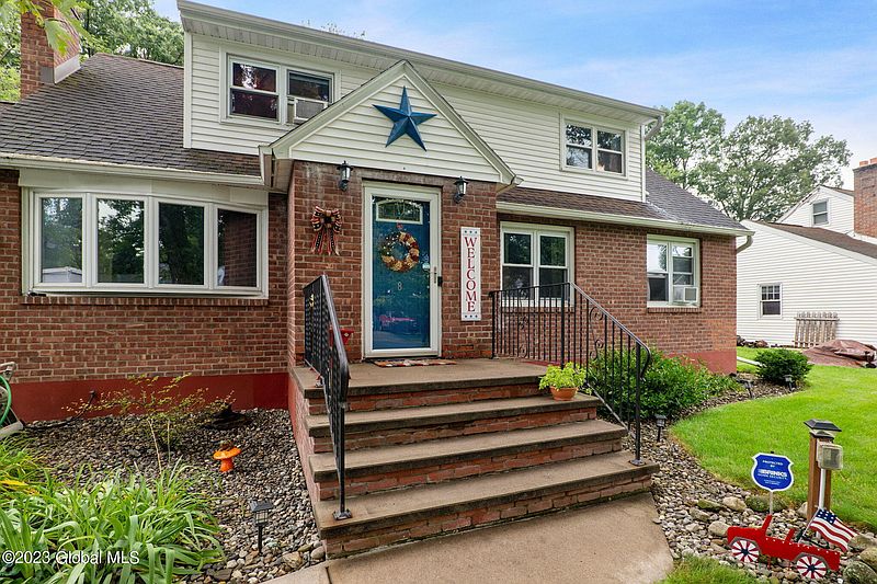 5th image of 8 Puritan Drive
