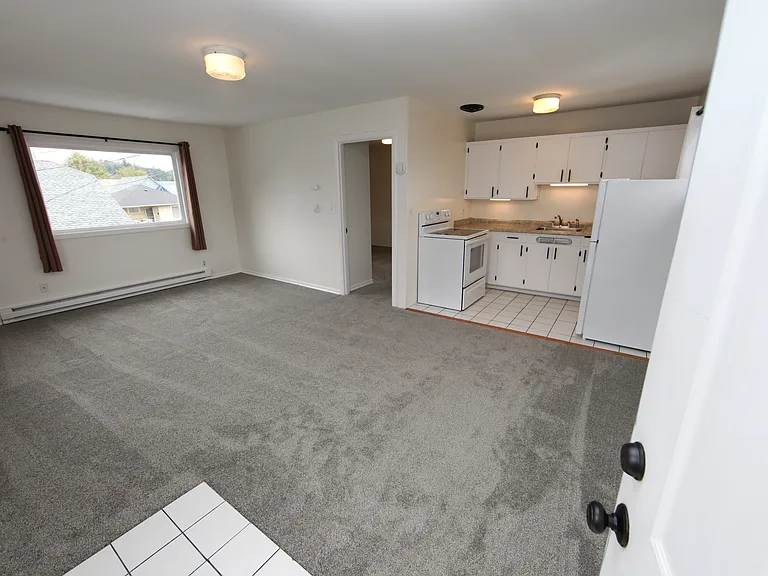205 W 2nd St #6 — Photo 6
