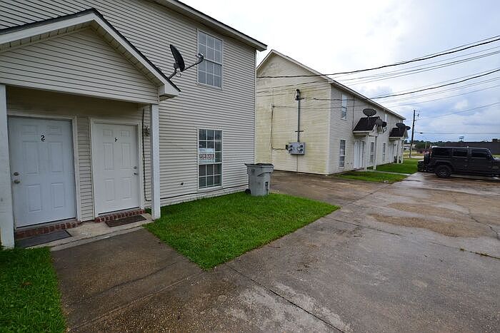 1st image of 3103 Singletary Dr #B1