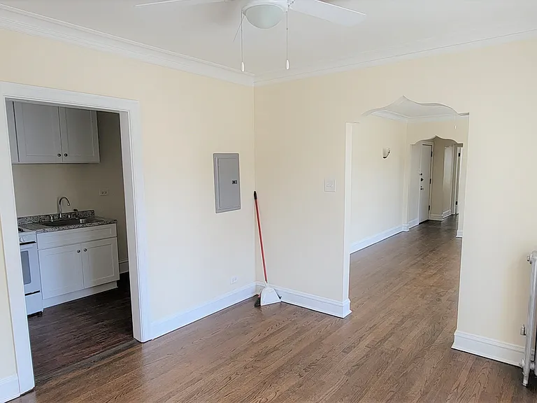 5230 N Rockwell St #2 — Photo 4