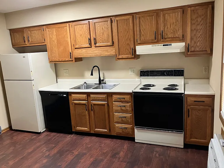 1520 Hawk Cir #B — Photo 7